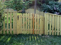 <b>Wood Picket Fence</b>